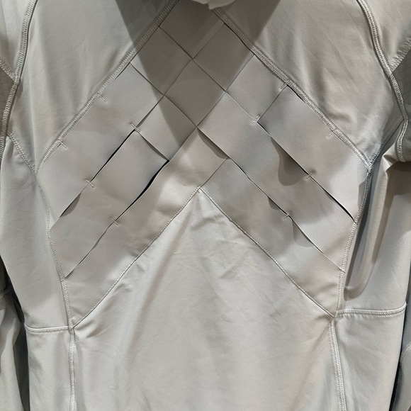 (2186) LULULEMON LIGHT SPEED JACKET Sz 6 ** Mild Flaw - Picture 10 of 15